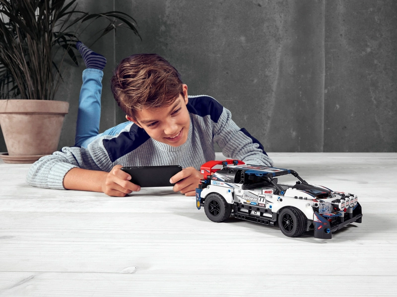 LEGO Technic - RC pretekárske auto Top Gear