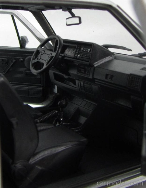 Welly Volkswagen Golf I Gti Pirelli 2-dverový 1983 1:18 Strieborný