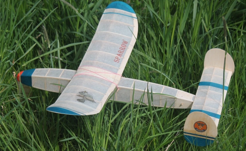 Stavebnica modelu na gumový pohon Sparrow rozpätie krídel 495 mm Hiesb.