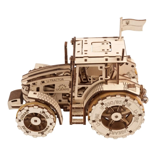 Ugears 3D dřevěné mechanické puzzle Traktor vítězí