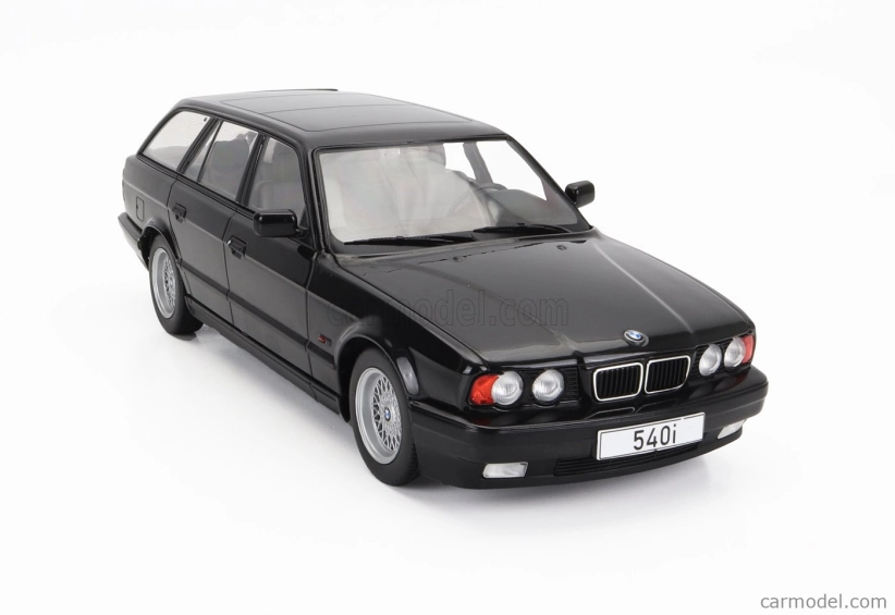 Mcg BMW radu 5 540i Touring (e34) Sw Station Wagon 1989 1:18 čierna