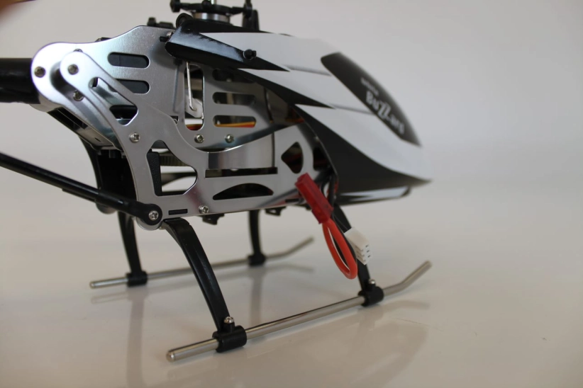 RC vrtulník Buzzard, bíločerná