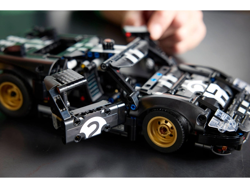 LEGO Technic - Závodné auto 1966 Ford GT40 MKII