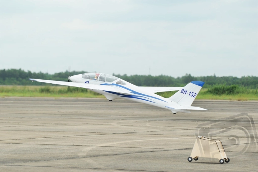BH152 FOX vetroň 6000mm ARF