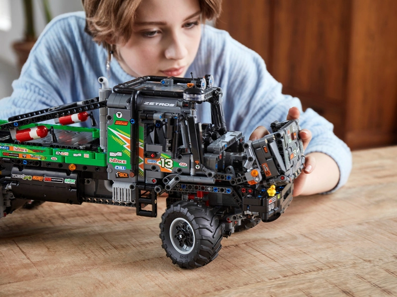LEGO Technic – truck trialové vozidlo Mercedes-Benz Zetros 4x4