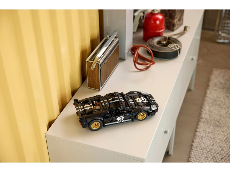 LEGO Technic - Závodné auto 1966 Ford GT40 MKII