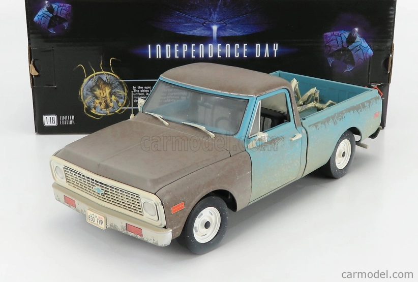 Highway61 Chevrolet C-10 Pick-up And Alien Figure 1971 - Independence Day 1:18 Svetlomodrá hnedá