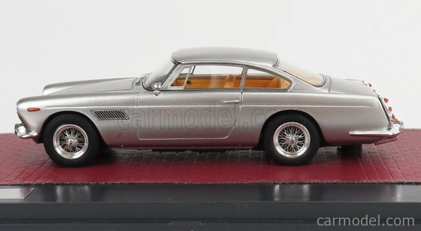Modely v mierke Matrix Ferrari 250gt 2+2 Coupe 1960 1:43 Strieborná