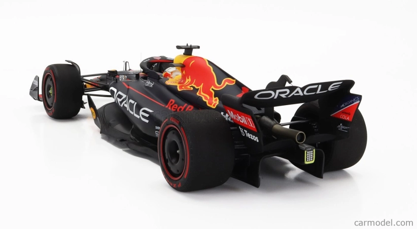 Minichamps Red bull F1 Rb18 Team Oracle Red Bull Racing N 1 1:18, tmavě modrá