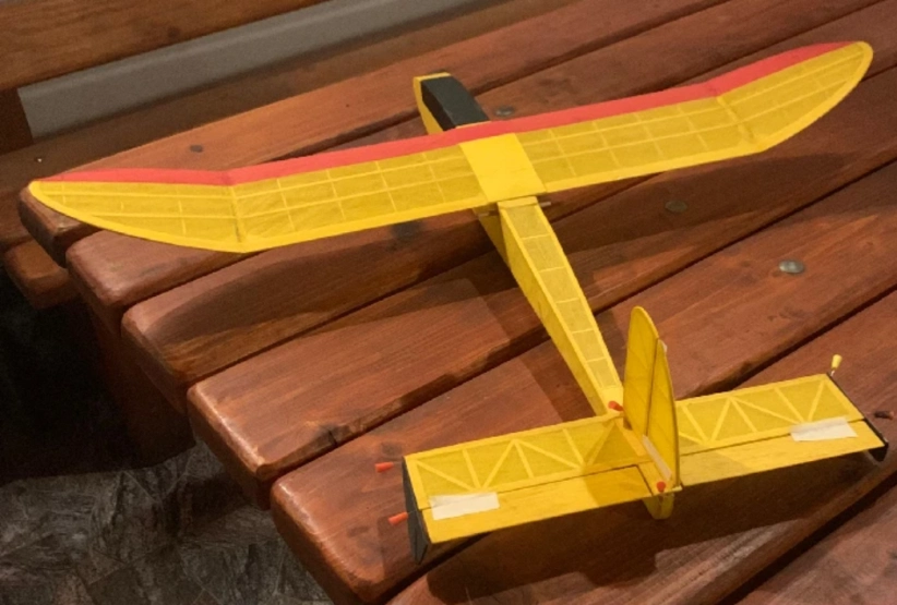 Lietadlo Banana 900 RC elektro