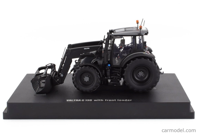 Universal hobbies Valtra G135 Traktor 2017 1:32 čierny