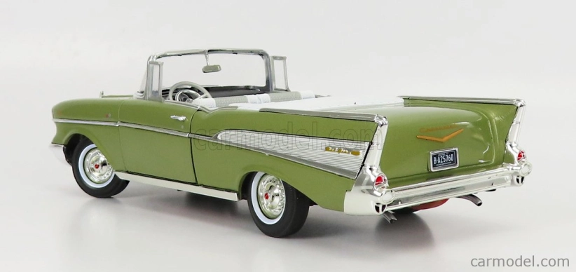 Autoworld Chevrolet Bel Air Cabriolet Open 1957 1:18 Green Met