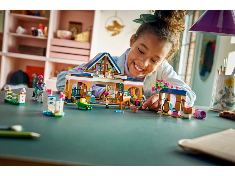LEGO Friends - Konská stajňa a jazdecká akadémia