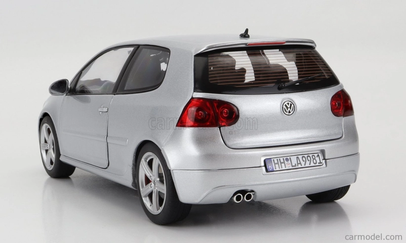 Norev Volkswagen Golf V Gti Pirelli 2007 1:18 Strieborný