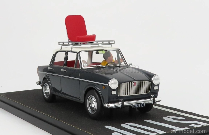 Clc-models Fiat 1100d s figúrkou Mimmo (carlo Verdone) 1981 Bianco Rosso E Verdone Movie 1:18 Grey