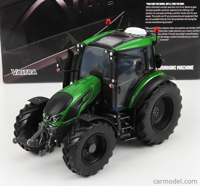 Universal hobbies Valtra G135 Traktor 2017 1:32 Zelená s čiernou