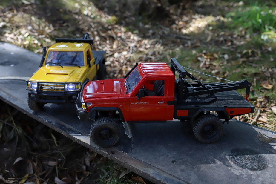 RC auto Land Cruiser Toyota s navijakom, červené | RCprofi.sk