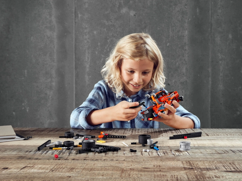 LEGO Technic - Závodný traktor