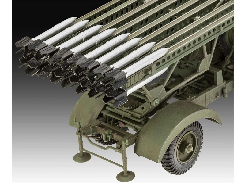 Revell W.O.T. 8 BM-13-16 Katyusha/Cargo (1:35) (súprava)