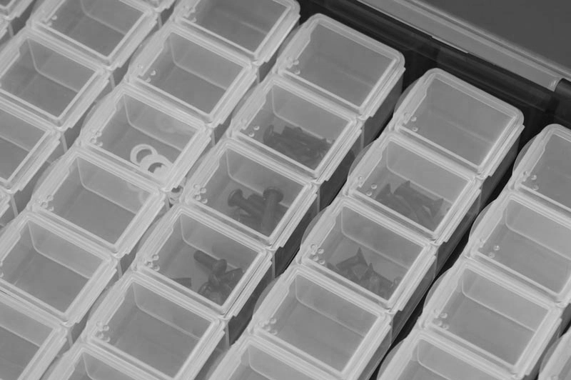 Box na díly 245x175x38 mm (49 přihrádek)