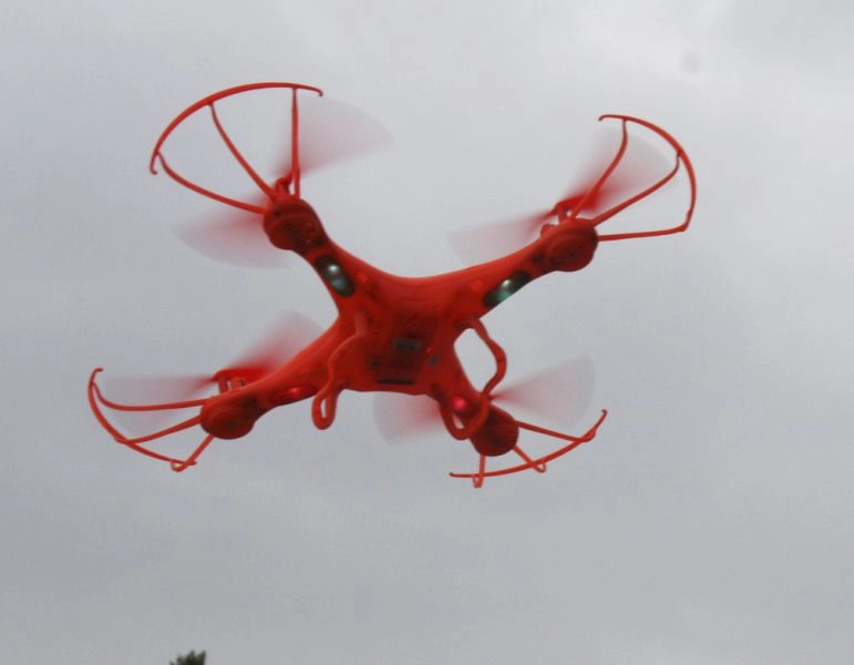 NINCOAIR Quadrone Spike 2.4GHz RTF