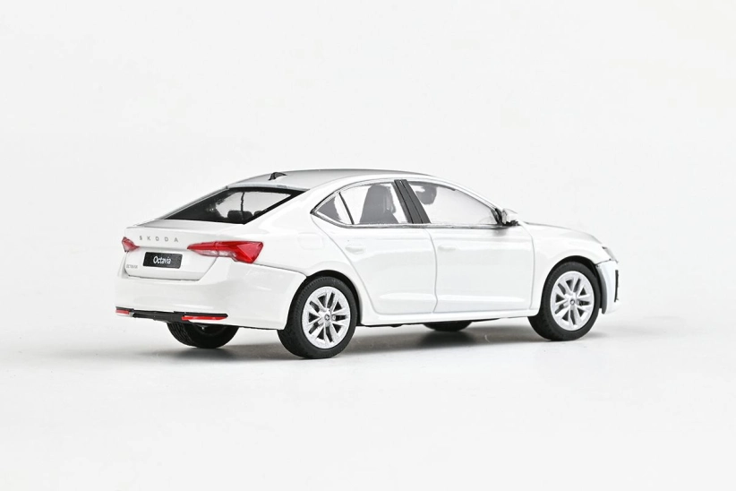 Abrex Škoda Octavia IV FL (2024) 1:43 - White Candy