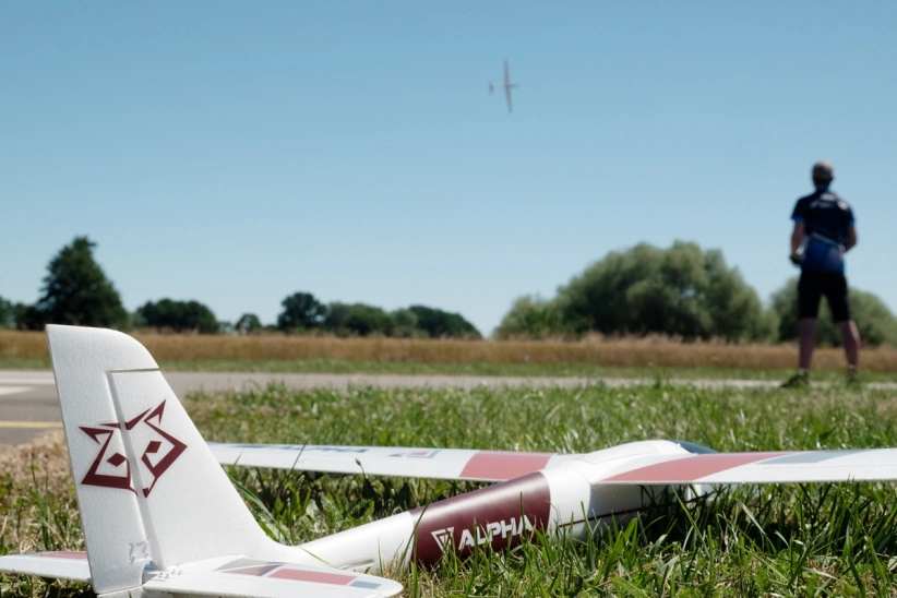 RC lietadlo Alpha 1500 V2 ARF, červené