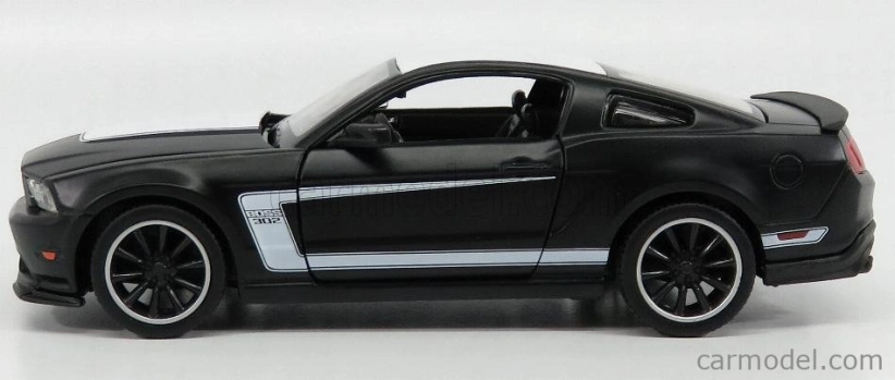 Maisto Ford USA Mustang Boss 302 Coupe 2012 1:24 matná čierno-biela