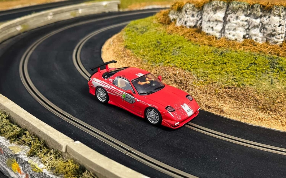 Autíčko Film & TV SCALEXTRIC C4592 - The Fast And The Furious - Mazda RX7 - Dom Turetto (1:32)