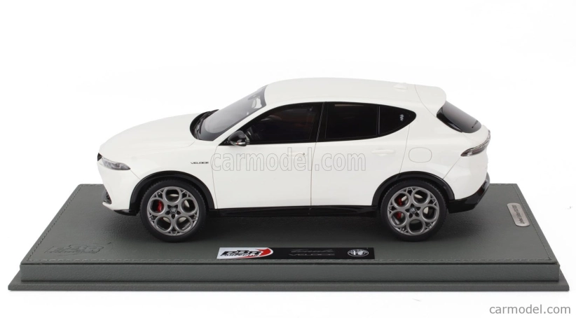 Bbr-models Alfa romeo Tonale Veloce Plug-in Hybrid 2023 - Con Vetrina - S vitrínou 1:18 Bianco Alfa - Biela