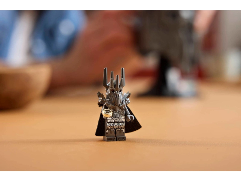 LEGO Icons - Pán prstenů: Sauronova helma