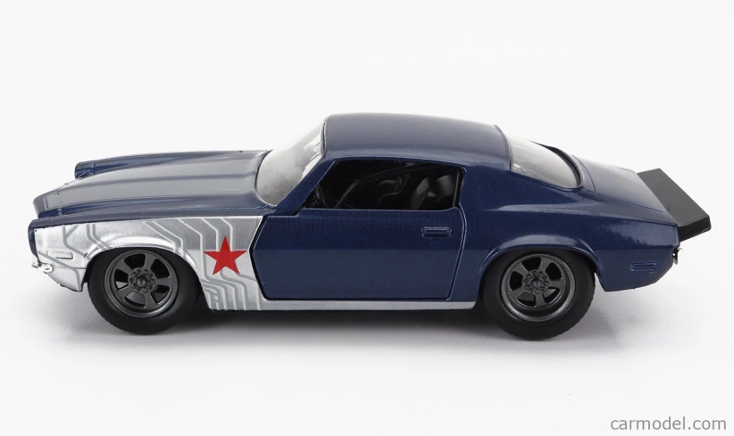 Jada Chevrolet Camaro Coupe 1973 s figúrkou zimného vojaka 1:32 modrá strieborná