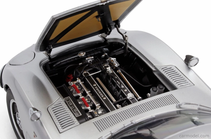 Autoart Toyota 2000gt 1967 1:18 strieborná