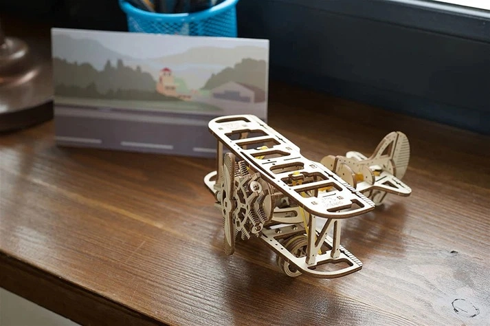 Ugears 3D dřevěná mechanická skládačka Mini dvojplošník