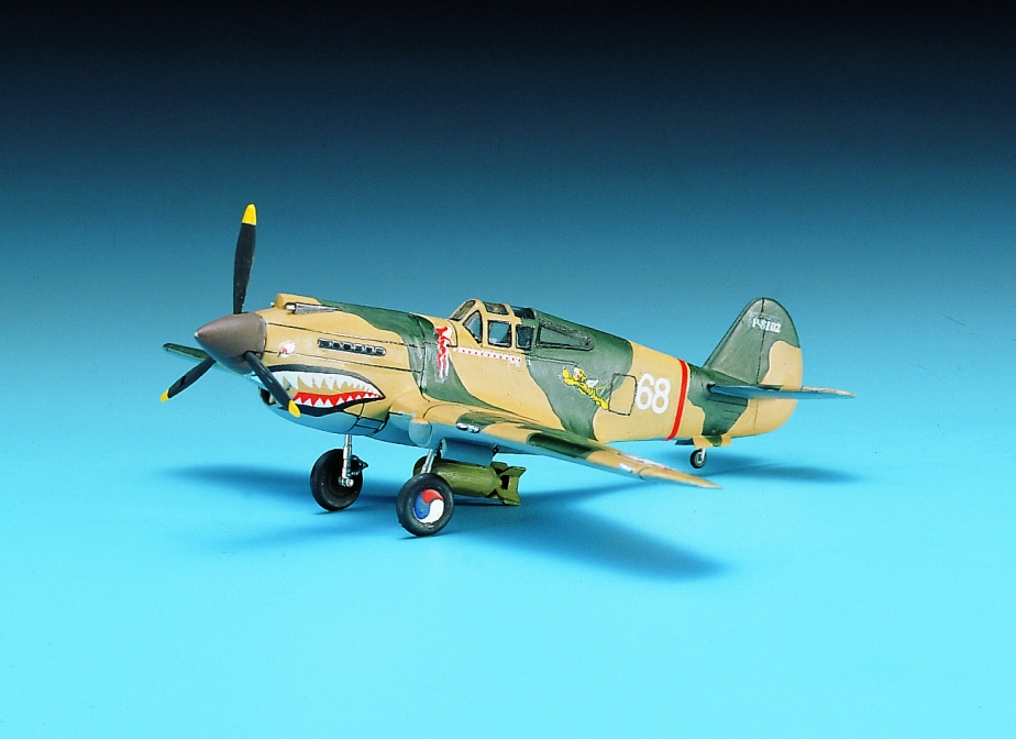 Academy Curtiss P-40B (1:72)
