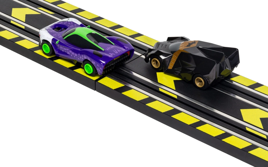 Autodráha MICRO SCALEXTRIC G1155M - Batman vs Joker (Battery Powered) (1:64)
