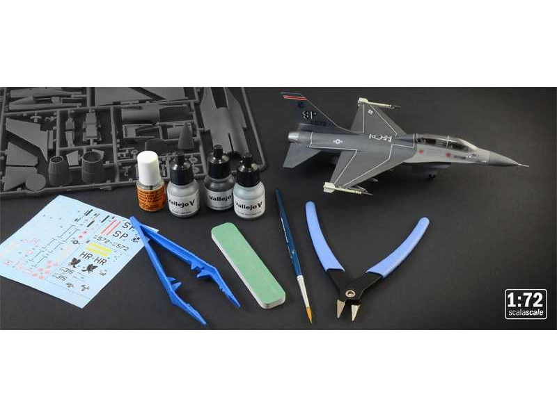 Italeri Lockheed F-16 C/D Night Falcon (1:72)