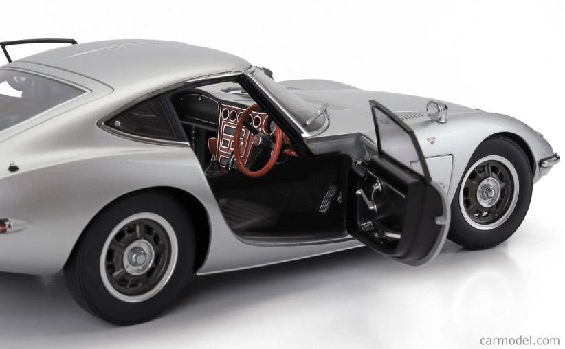 Autoart Toyota 2000gt 1967 1:18 strieborná