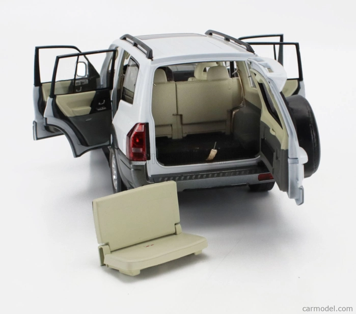 Sun-star Mitsubishi Pajero 3.5l V6 V73 2006 1:18 Bílá Šedá
