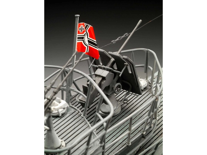 Revell ponorka typ VII C/41 (Platinum Edition) (1:72)