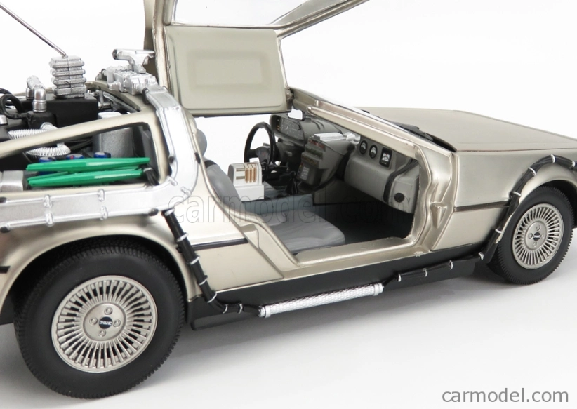 Sun-star De lorean Time Machine - Back To The Future 1 - Ritorno Al Futuro 1 1:18 Silver