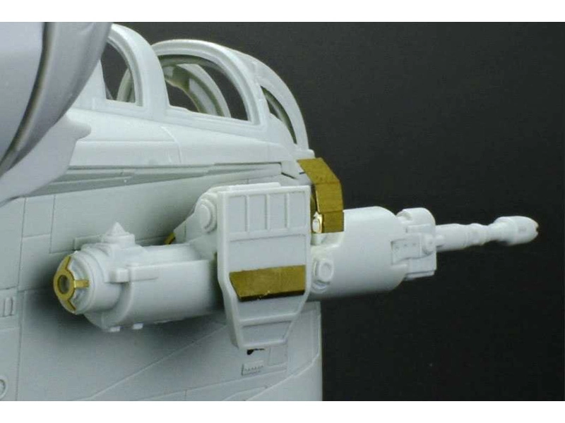 Revell SW – The Mandalorian: Razor Crest Platinum Edition (1:72) (darčeková súprava)