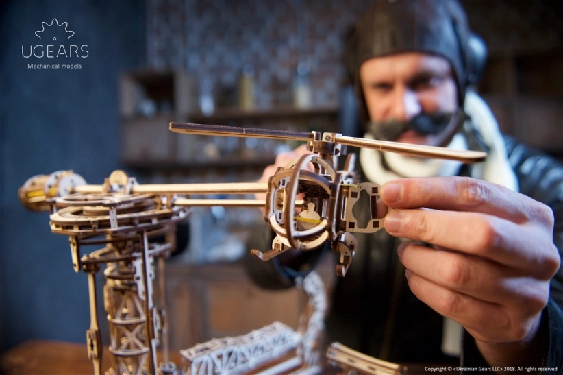 Ugears 3D drevené mechanické puzzle lietajúce stroje