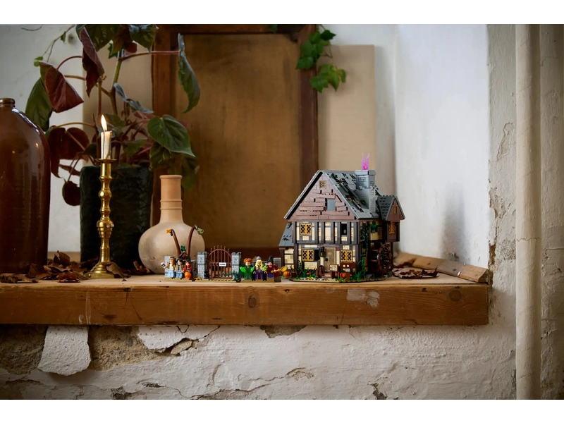 LEGO Ideas - Disney Hokus pokus: Chatka sestier Sandersonovcov
