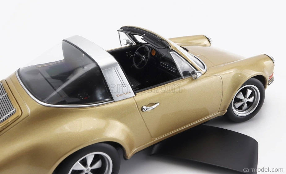 Porsche 911 by Singer Targa 2014 v mierke 1:18 Gold Met