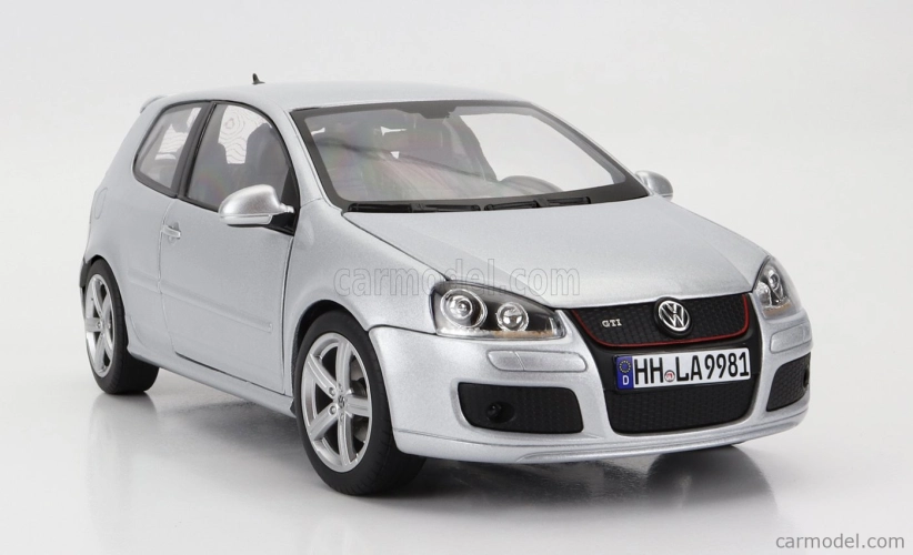 Norev Volkswagen Golf V Gti Pirelli 2007 1:18 Strieborný