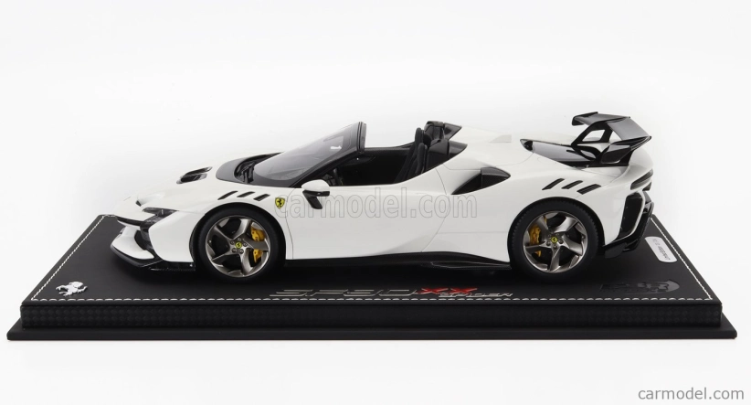 Bbr-models Ferrari Sf90 Xx Stradale Spider 2024 - Con Vetrina - With Showcase 1:18 Bianco Cervino - Bílá Černá