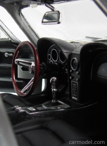 Maisto Chevrolet Corvette Coupe 2-dverový 1965 1:18 Strieborný