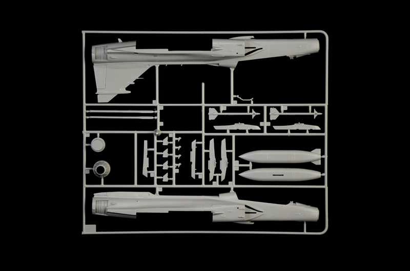 Italeri Saab Jas 39d Gripen Twin Seater Airplane Military 2011 1:48 /