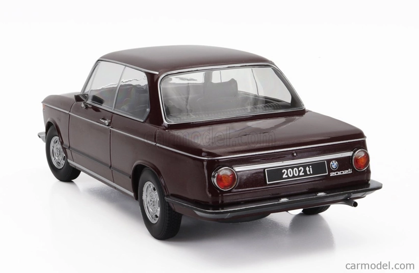 BMW L2002 Tii radu 1 1971 v mierke 1:18 Bordeaux